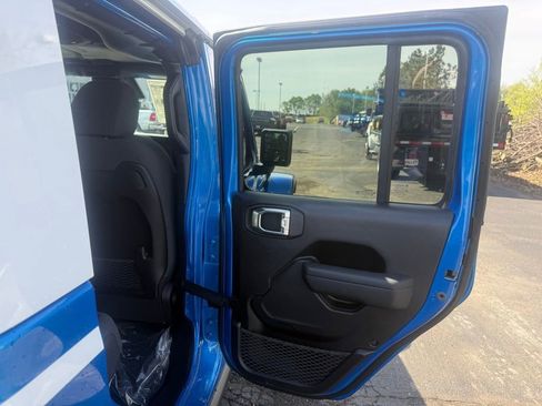 New 2026 Jeep Gladiator Rubicon w/ Whitecap Package AWD/4WD image 49