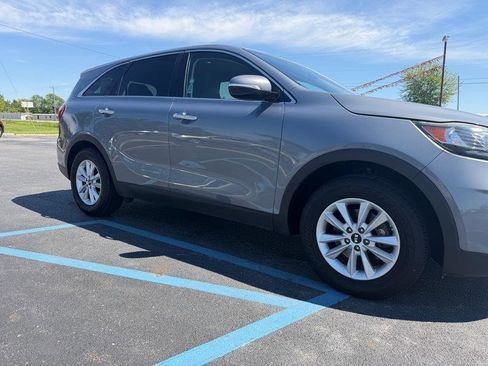 Used 2020 Kia Sorento LX FWD image 39