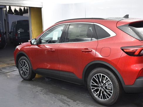 New 2025 Ford Escape SE w/ PHEV Premium Package image 6