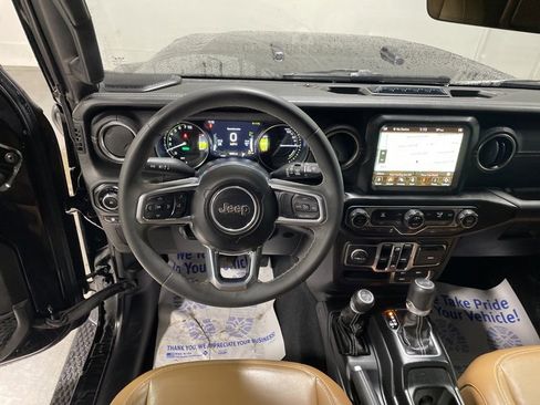 Used 2023 Jeep Wrangler Unlimited Sahara image 26