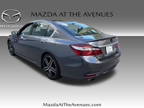 Used 2017 Honda Accord Sport Special Edition image 4