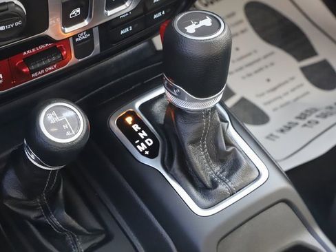 Used 2024 Jeep Wrangler Willys image 15