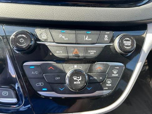 Used 2024 Chrysler Pacifica Touring-L FWD image 41