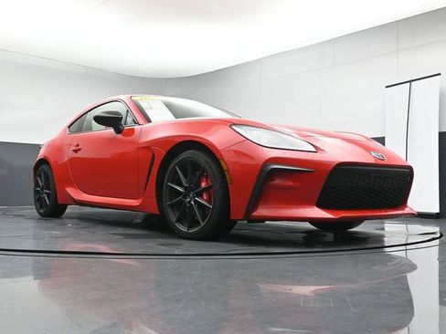 Used 2025 Toyota GR86 Premium w/ Performance Package RWD image 27