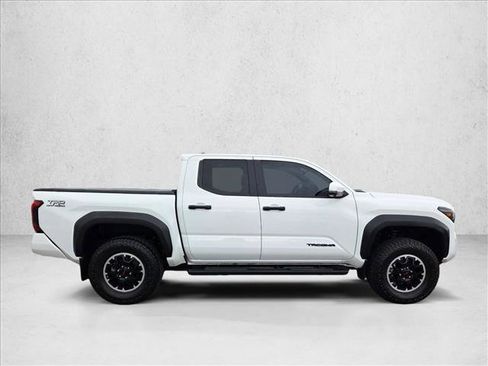 Used 2024 Toyota Tacoma TRD Off-Road w/ TRD Off Road Premium Package image 4