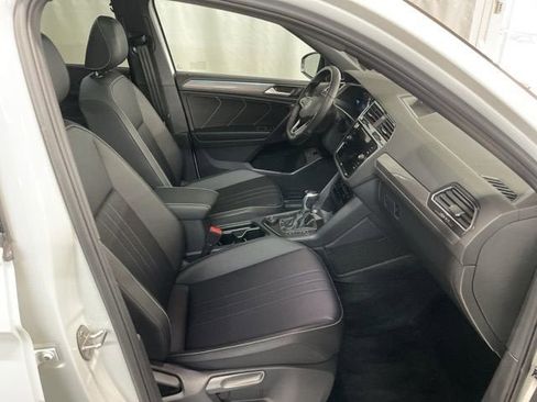 Used 2022 Volkswagen Tiguan SE R-Line image 4