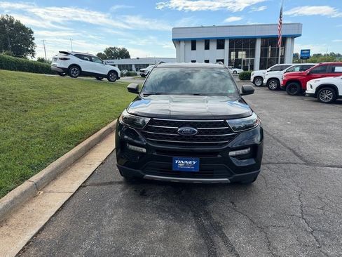 Used 2020 Ford Explorer XLT w/ Equipment Group 202A AWD/4WD image 2