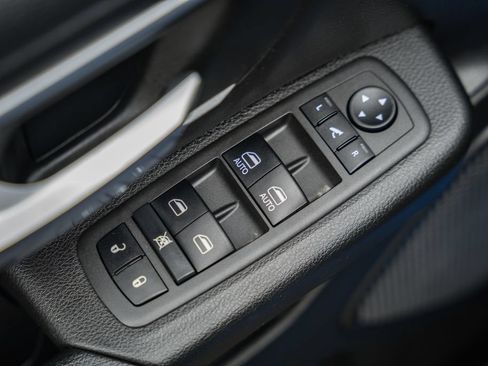 Used 2023 RAM 1500 Big Horn AWD/4WD image 40