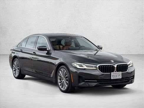 Used 2023 BMW 540i w/ Premium Package image 3