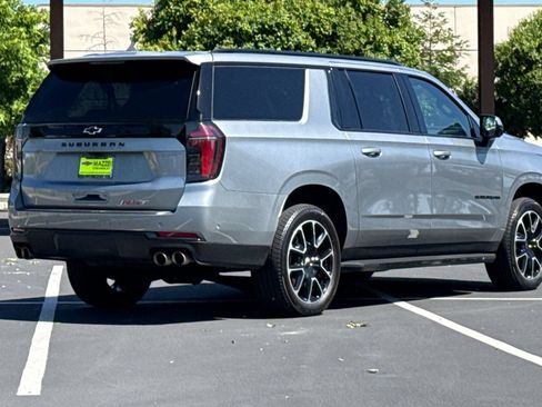 Used 2025 Chevrolet Suburban RST RWD image 11