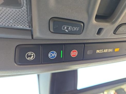 Used 2021 Chevrolet Silverado 1500 LTZ AWD/4WD image 23