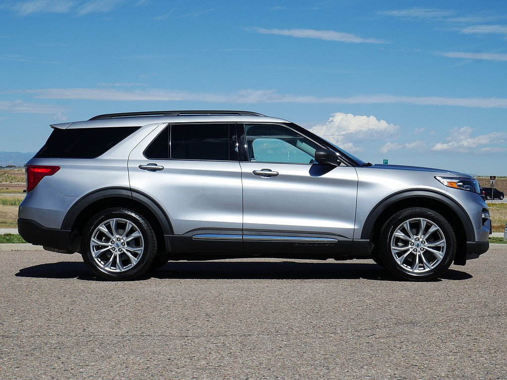 Used 2020 Ford Explorer XLT w/ Equipment Group 202A AWD/4WD image 7