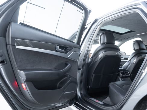 Used 2013 Audi S8 4.0T image 29
