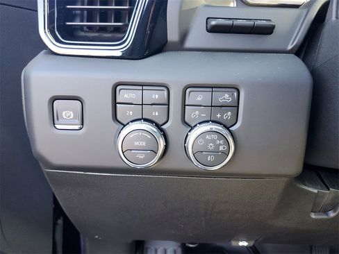 New 2026 GMC Sierra 2500 AT4 w/ AT4 Premium Plus Package image 13