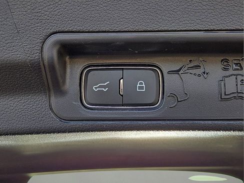 Used 2025 Ford Explorer ST-Line w/ ST-Line Street Pack image 16