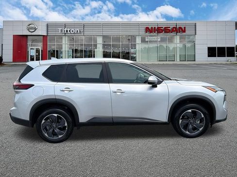 Used 2025 Nissan Rogue SV FWD image 8