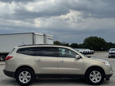 Used 2012 Chevrolet Traverse LT FWD image 3