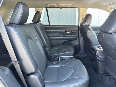 Used 2025 Toyota Grand Highlander AWD image 30
