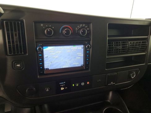 Used 2018 Chevrolet Express 2500 w/ Driver Convenience Package RWD image 19