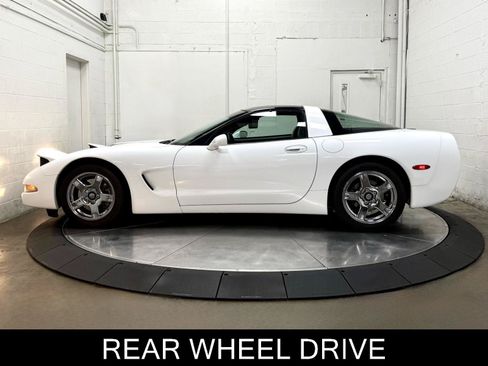Used 1998 Chevrolet Corvette Coupe w/ Roof Pkg RWD image 4