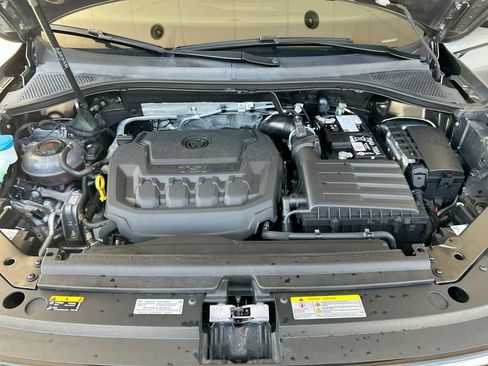 Certified 2024 Volkswagen Tiguan SE R-Line FWD image 40