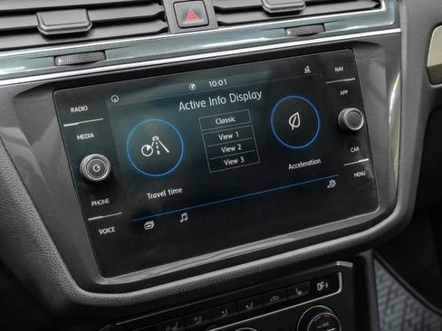 Used 2020 Volkswagen Tiguan SEL image 32