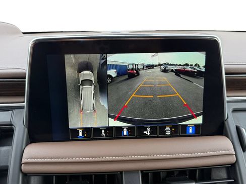 Used 2024 Chevrolet Tahoe High Country AWD/4WD image 15
