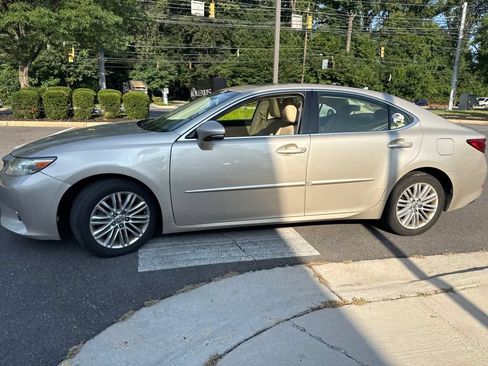 Used 2013 Lexus ES 350 w/ Luxury Pkg FWD image 4