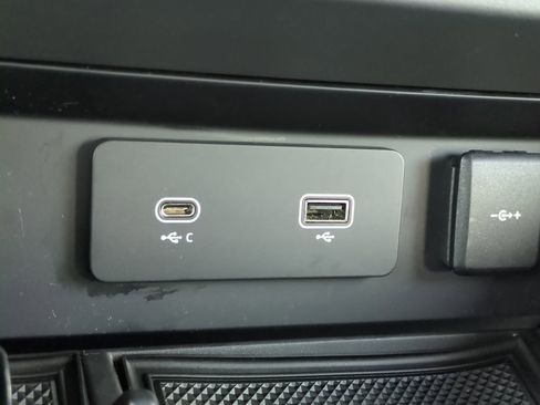 Used 2023 Land Rover Defender 110 X-Dynamic SE image 22