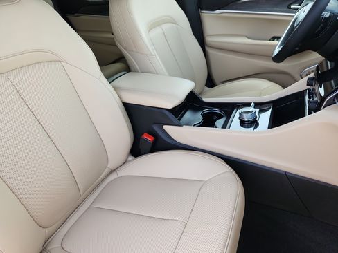 Used 2025 Jeep Grand Cherokee L Limited w/ Luxury Tech Group II image 13