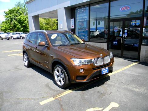 Used 2017 BMW X3 xDrive28i image 2