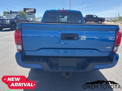 Used 2018 Toyota Tacoma TRD Off-Road w/ Technology Package AWD/4WD image 15