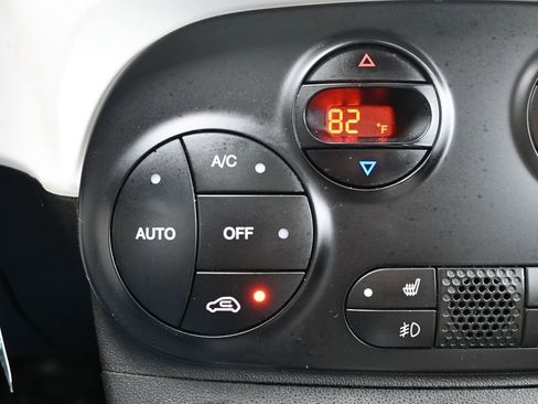 Used 2013 FIAT 500 Gucci FWD image 23