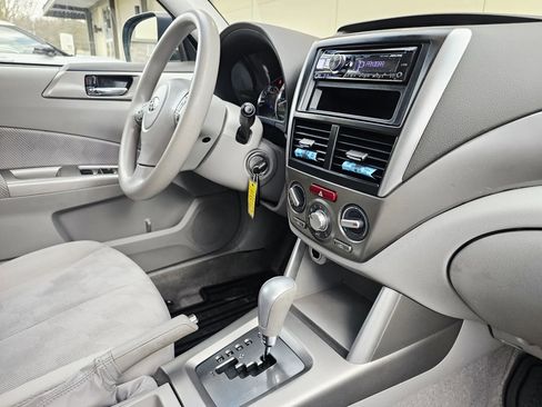 Used 2010 Subaru Forester 2.5X Premium image 14