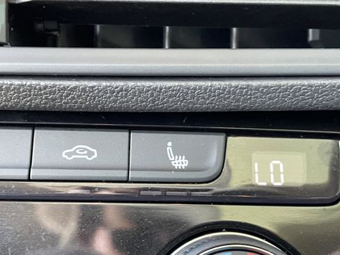 Used 2023 Volkswagen Jetta SE image 30