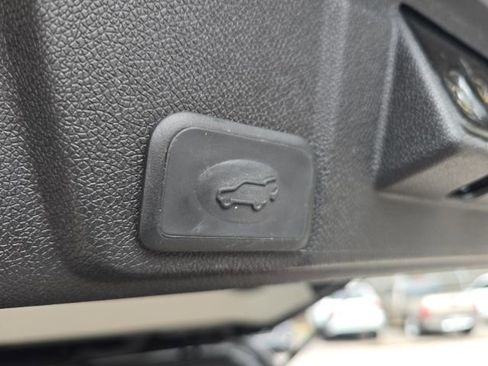 Used 2016 Chevrolet Traverse LT image 13