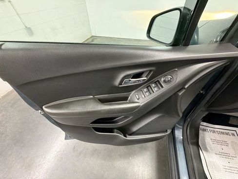 Used 2022 Chevrolet Trax LT w/ LT Convenience Package FWD image 20