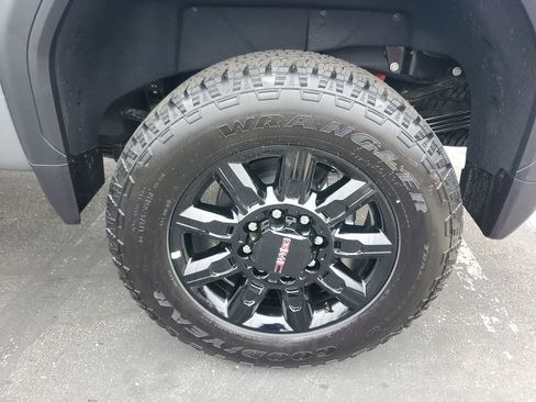 New 2026 GMC Sierra 2500 AT4 w/ AT4 Premium Plus Package AWD/4WD image 6