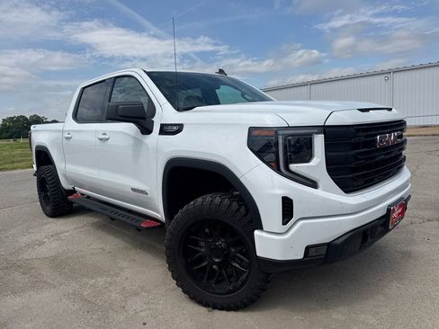 Used 2025 GMC Sierra 1500 Elevation image 2