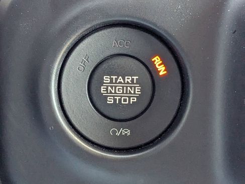 Used 2022 Jeep Gladiator Rubicon w/ Cold Weather Group image 30