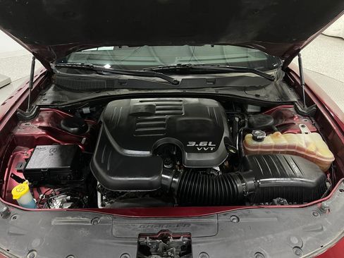 Used 2018 Dodge Charger SXT w/ Blacktop Package image 25