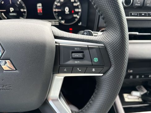 Used 2025 Mitsubishi Outlander SE AWD/4WD image 26
