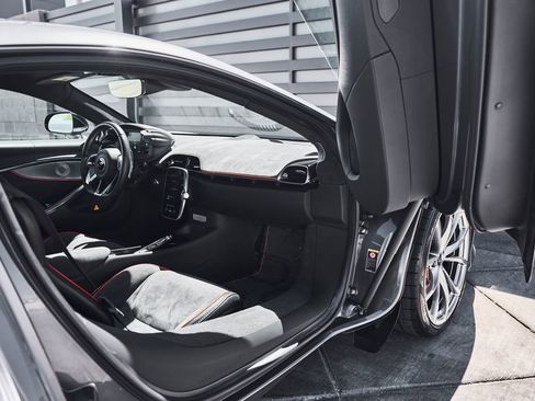 Used 2024 McLaren Artura RWD image 29