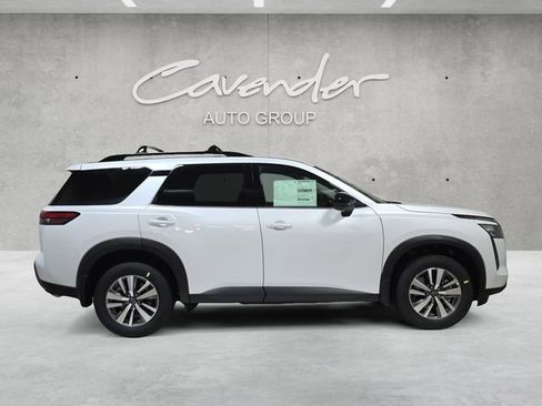 New 2026 Nissan Pathfinder SL FWD image 17