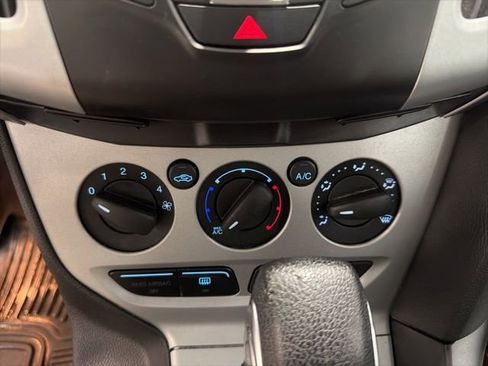 Used 2014 Ford Focus SE w/ SE Sport Package FWD image 27