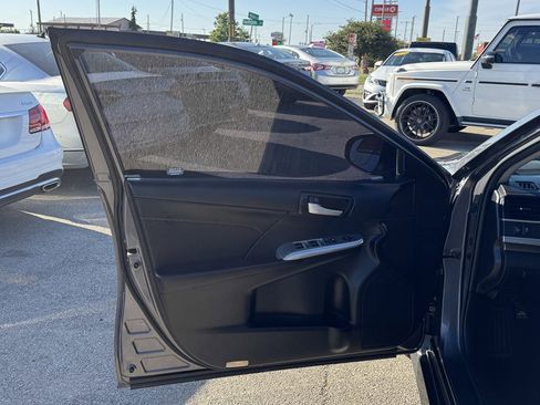 Used 2014 Toyota Camry SE w/ Leather Package FWD image 14