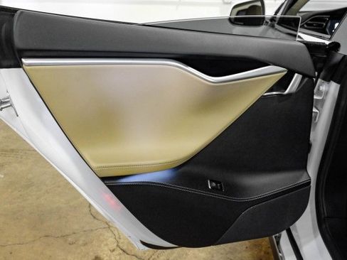 Used 2015 Tesla Model S 85D image 38