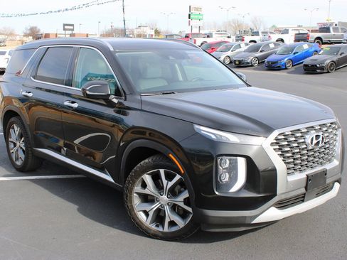 Used 2021 Hyundai Palisade SEL w/ Winter Package image 2