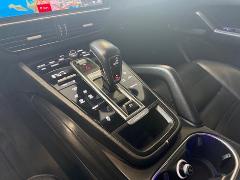 Used 2020 Porsche Cayenne AWD image 20