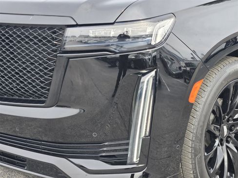 Used 2023 Cadillac Escalade Sport Platinum w/ LPO, ONYX Package image 9